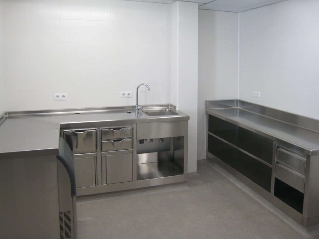 Mobiliario cocina hotel Alma Burlada