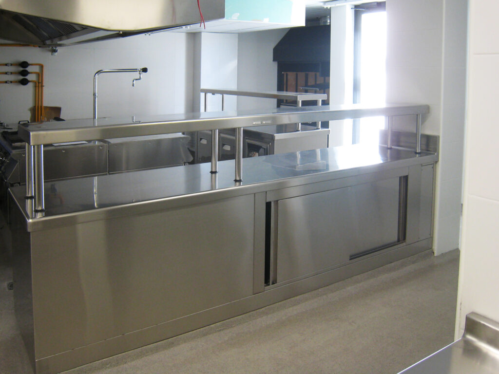 Almacenamiento cocina hotel Alma Burlada