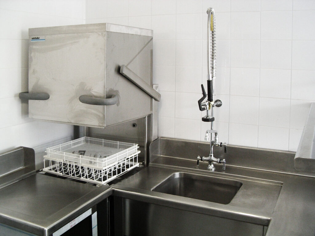 Lavavajillas cocina hotel AC Zizur