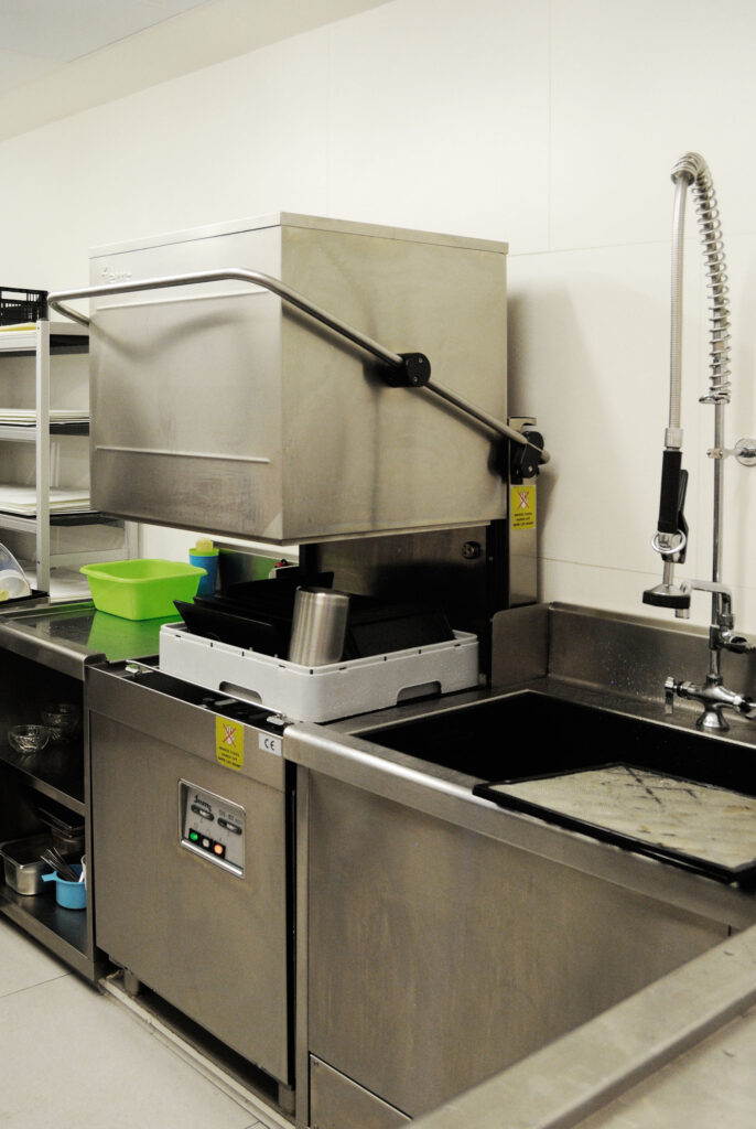 Detalle lavavajillas cocina Diverxo